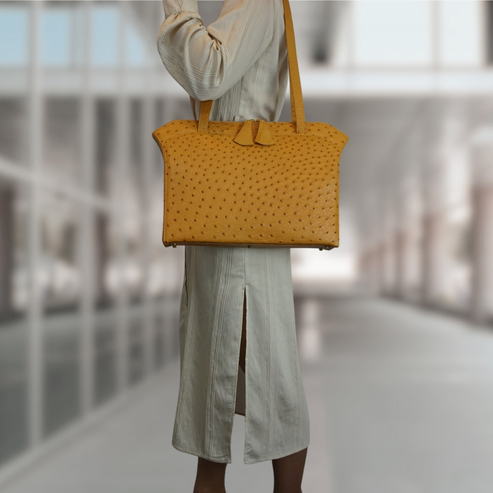 Handbag "Die Elegante" in buttercup yellow, elegant shopper without outside compartment