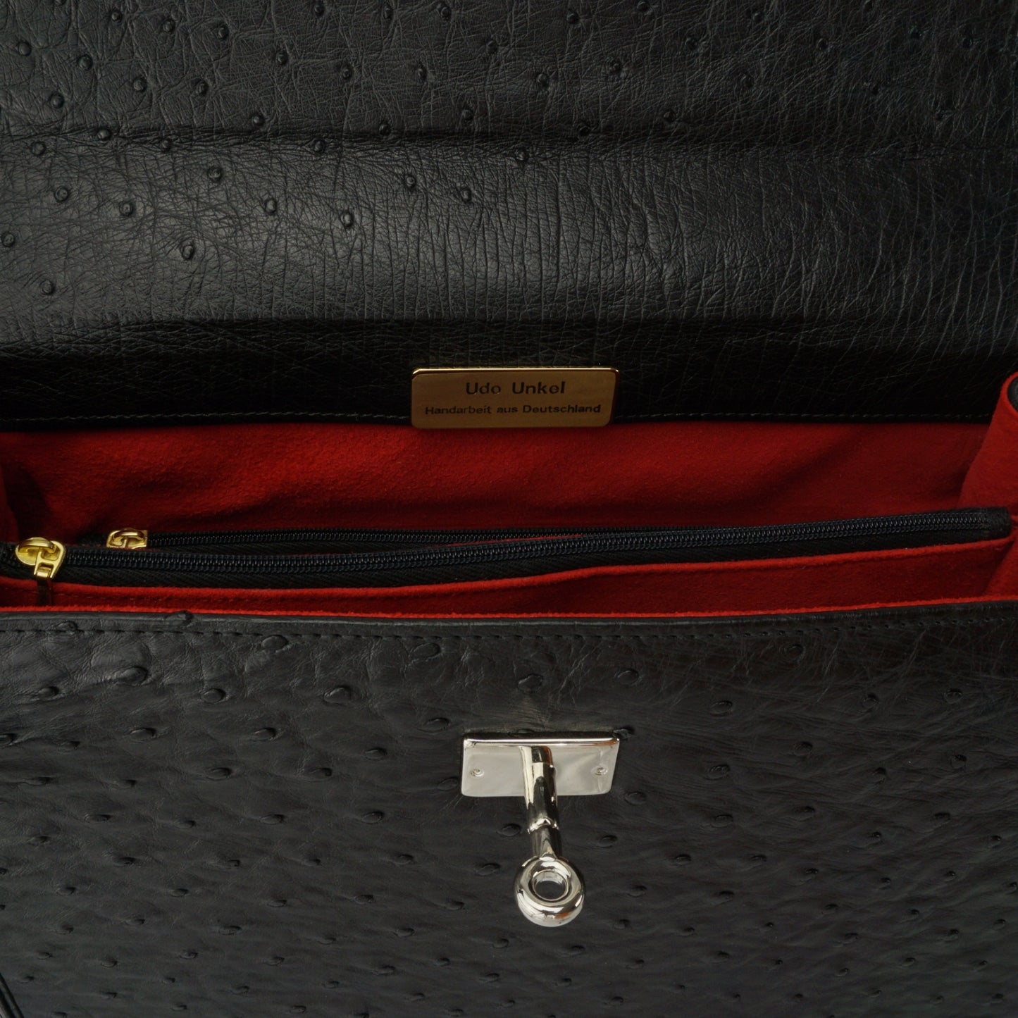 Handtasche "Die Klassische" in Schwarz mit silberfarbenen Details in L